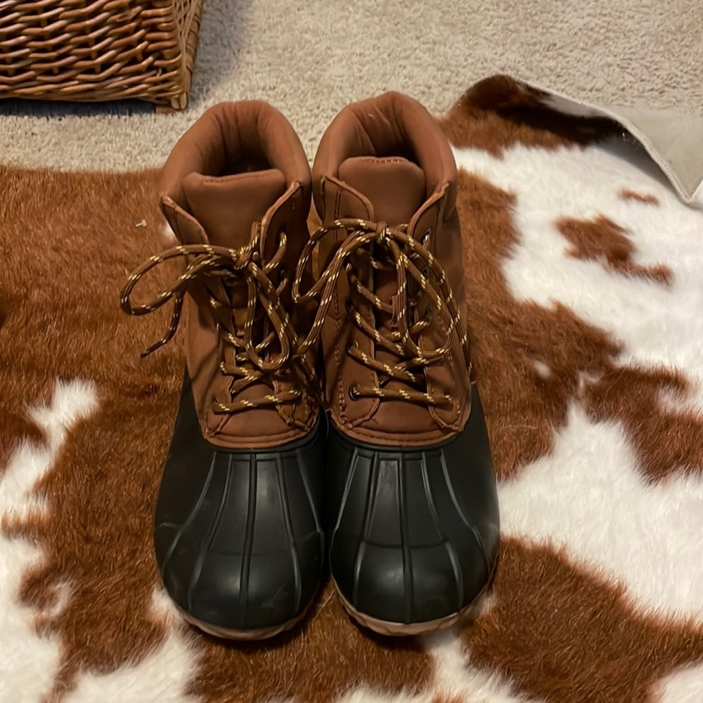 Universal Thread brown and black rain boots.